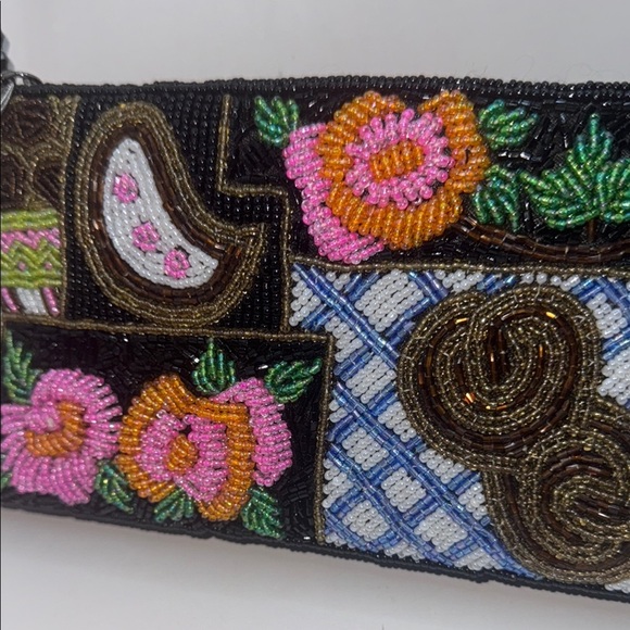 Intricate floral Beaded evening Bag - Picture 5 of 8